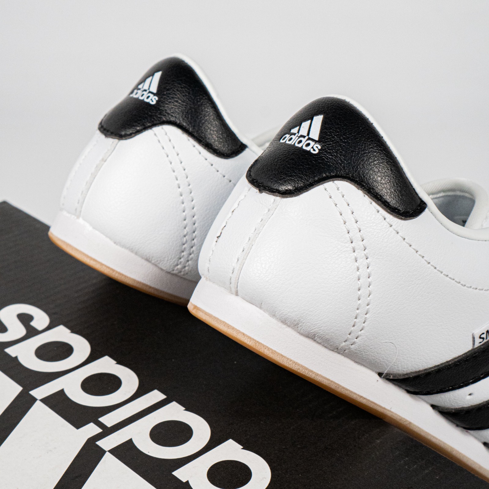 Sepatu Adidas Casual Taekwondo White Black Gum Leather Sneakers Authentic - Image 2