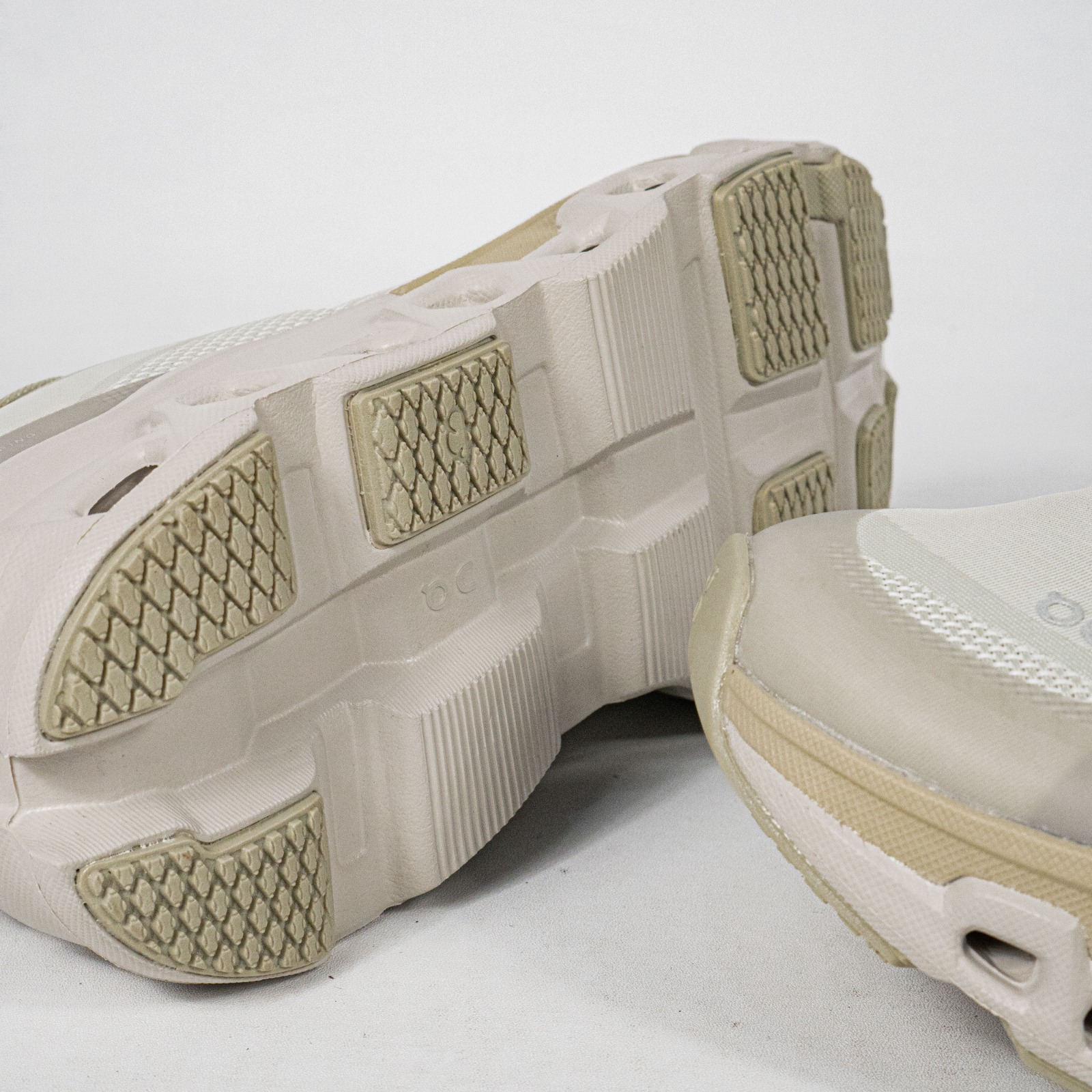 Sepatu On Cloudmonster 2 Post Archive PA Beige Moondust Sneakers Authentic - Image 3