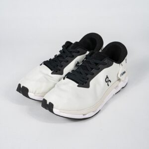 Sepatu On Cloudzone Ice Black White Black Sneakers Casual Olahraga Wanita Pria Outdoor Indoor