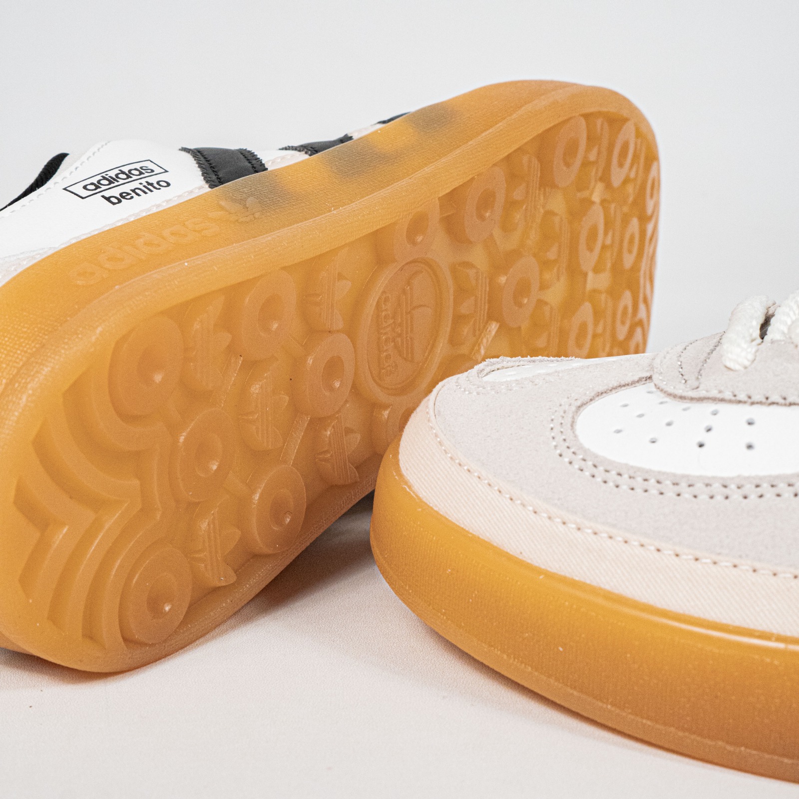 Sepatu Adidas Gazelle Indoor Bad Bunny White Black Gum Sneakers Casual Pria - Image 4