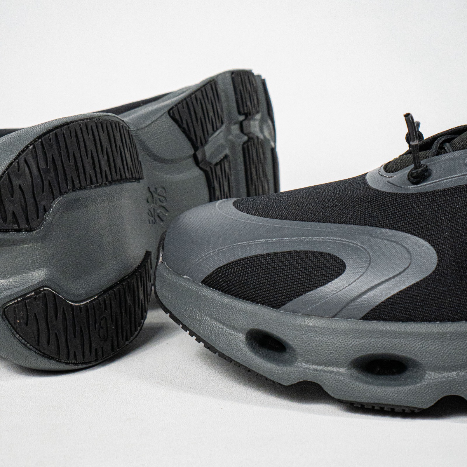 Sepatu On Running Cloudsolo x Loewe Black Sneakers Authentic - Image 4