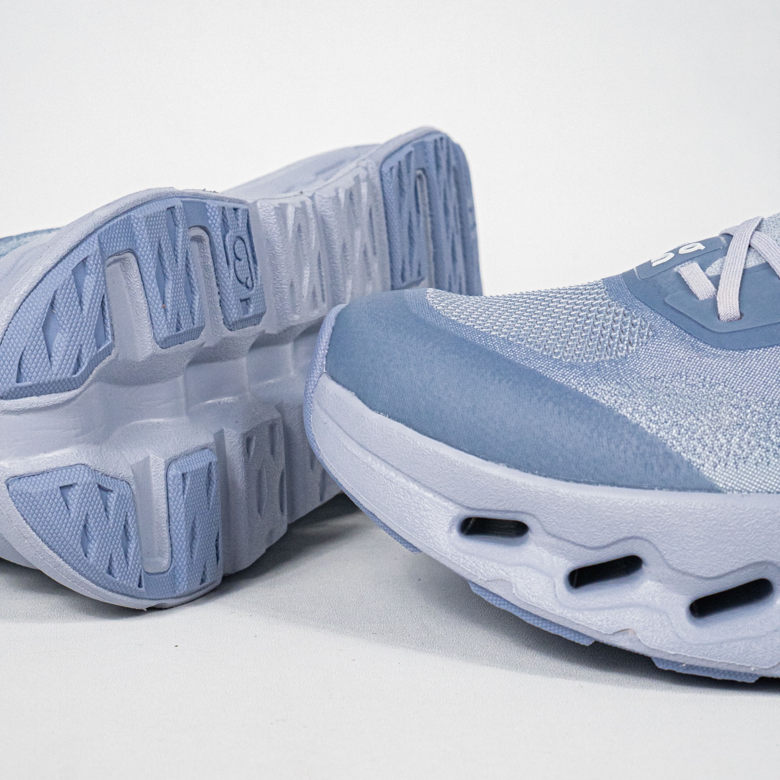 Sepatu On Running Cloudtilt Moon Nimbus Sneakers Authentic - Image 4