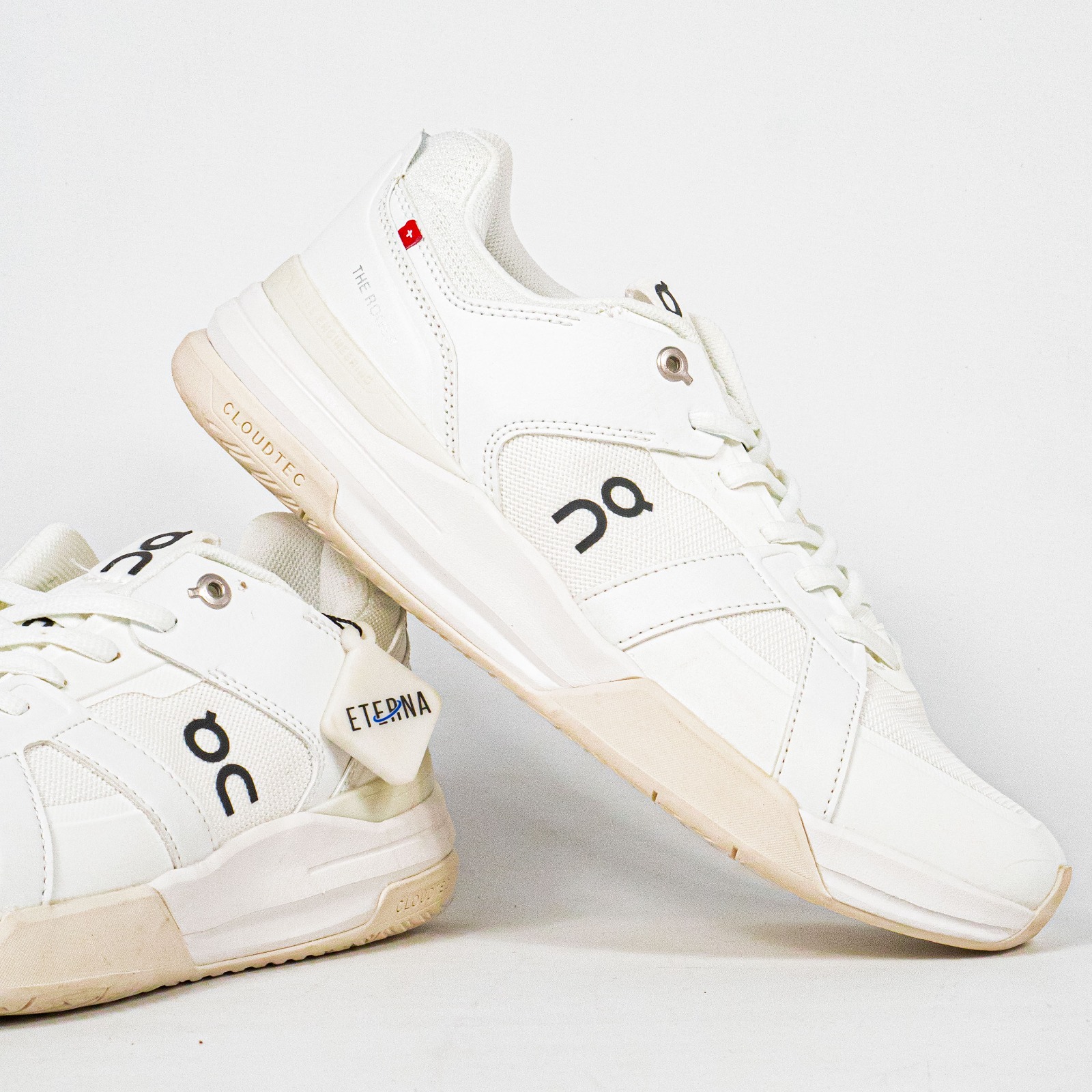 Sepatu On The Roger Clubhouse Pro White Ice Sneakers Authentic - Image 3