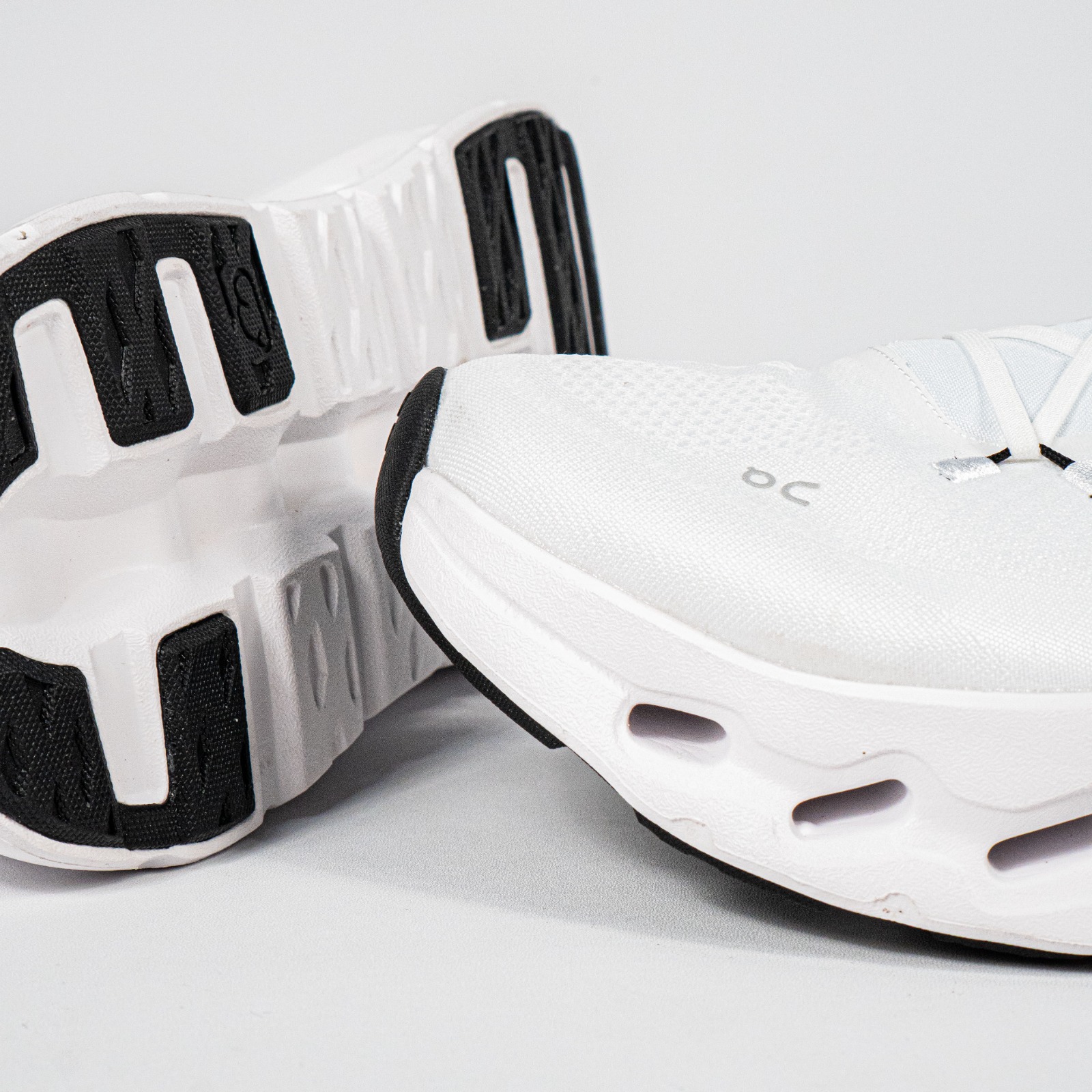 Sepatu On Running Cloudtilt Swiss Olympic Undyed White Sneakers Authentic - Image 2