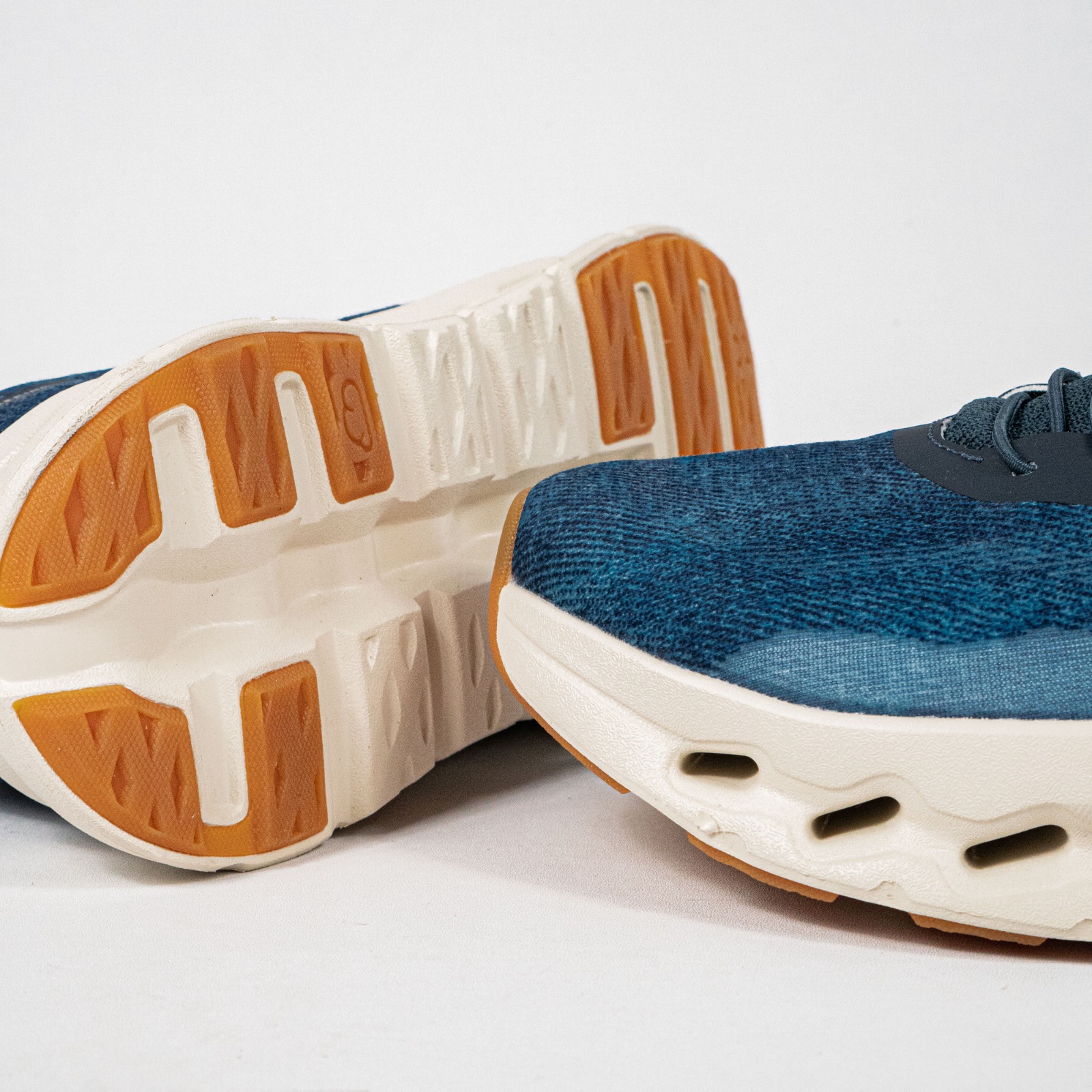 Sepatu On Running Cloudtilt LOEWE Denim Blue White Sneakers Unisex Sepatu Lari Olahraga Gym Pria Wanita - Image 2