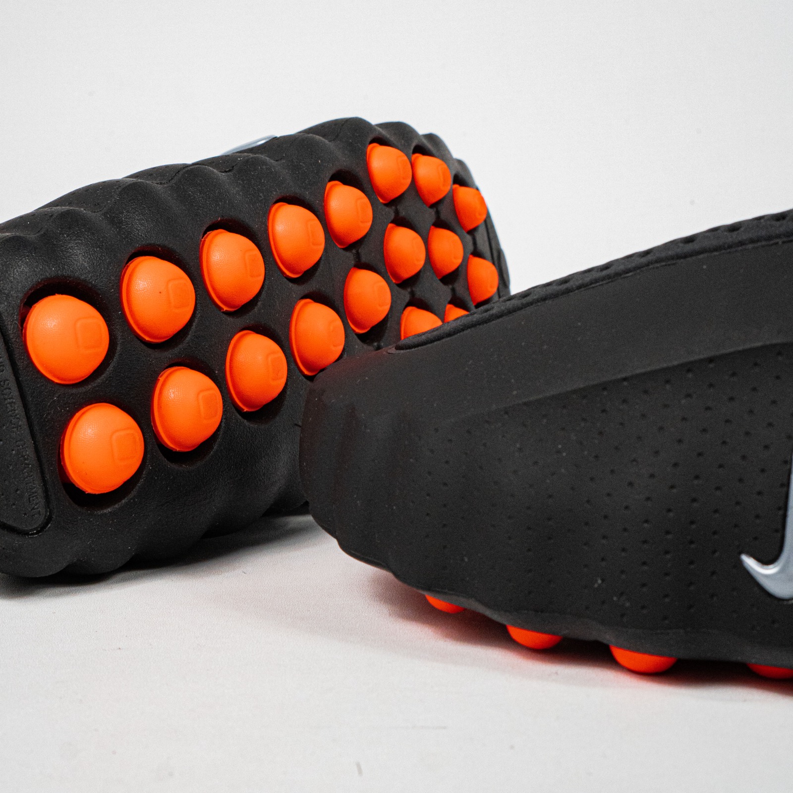 Sandal Nike Mind 001 Black Chrome Hyper Crimson Sendal Pria Wanita - Image 4