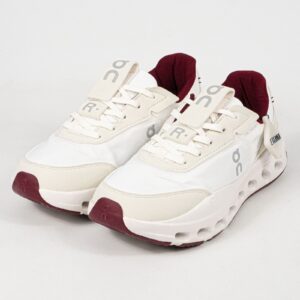 Sepatu On The Roger Wildcard Ivory Maroon Sport Sneakers Unisex Sepatu Olahraga Gym Padel Pria Wanita