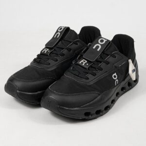 Sepatu On The Roger Wildcard Black Eclipse Sport Sneakers Unisex Sepatu Olahraga Gym Padel Pria Wanita